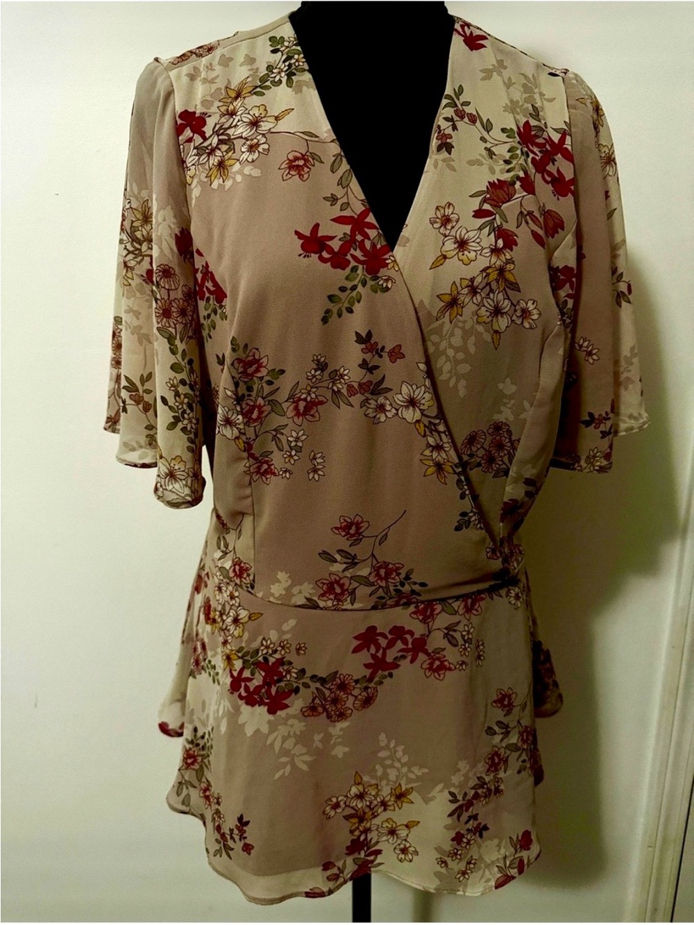 City Chic Women’s Short Sleeve Taupe Floral Chiffon-size 12